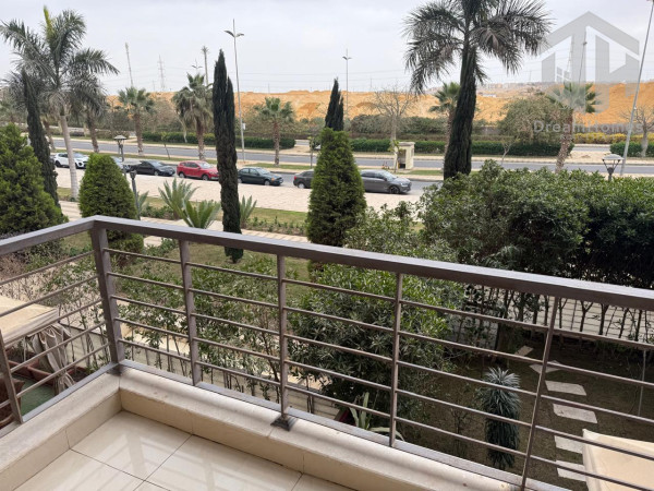 شقه مميزه جدا للبيع بال b6  تشطيبات خاصه بسعر مميز جدا  جدا